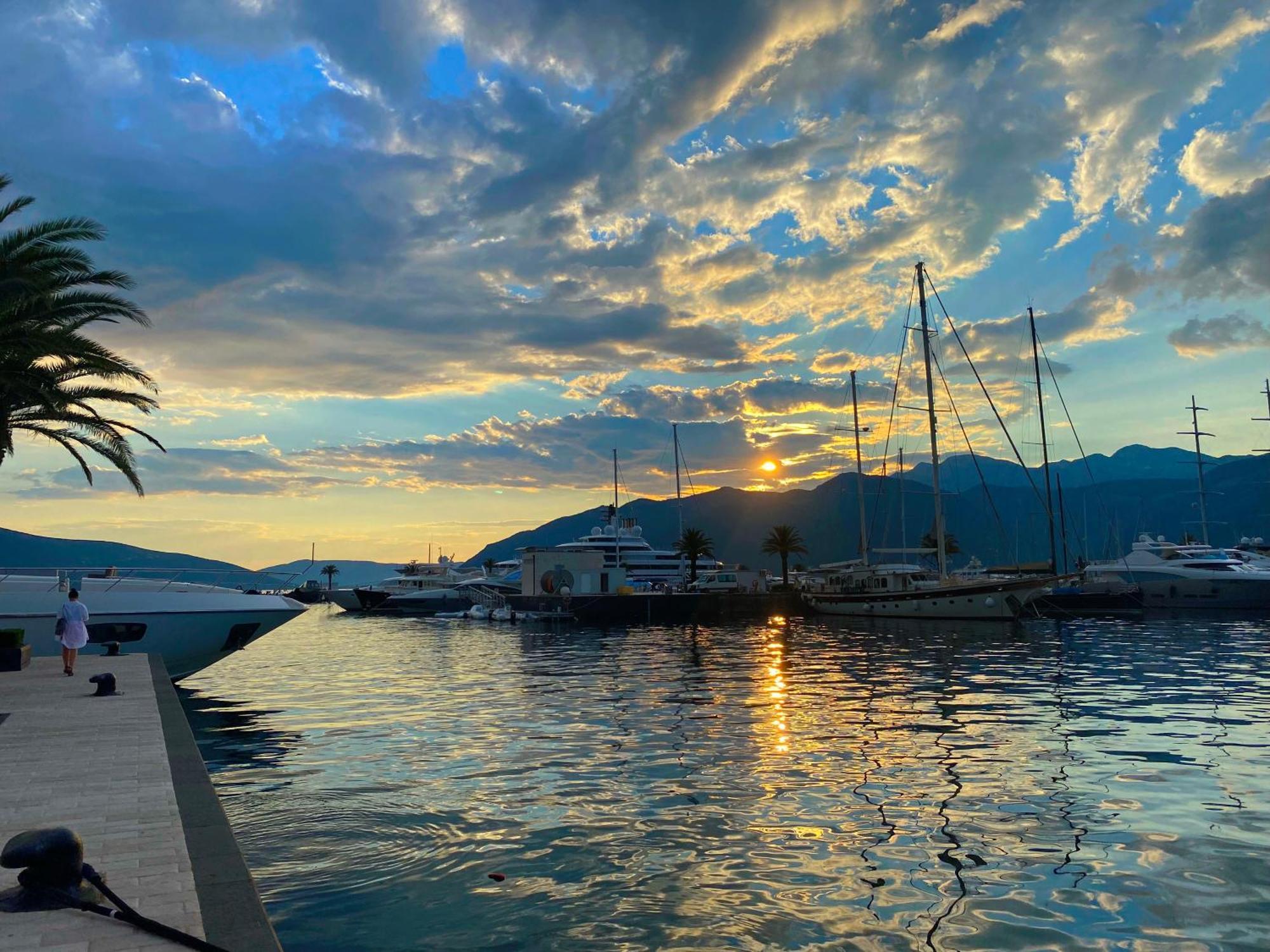 Apartment Sova Tivat Exteriör bild