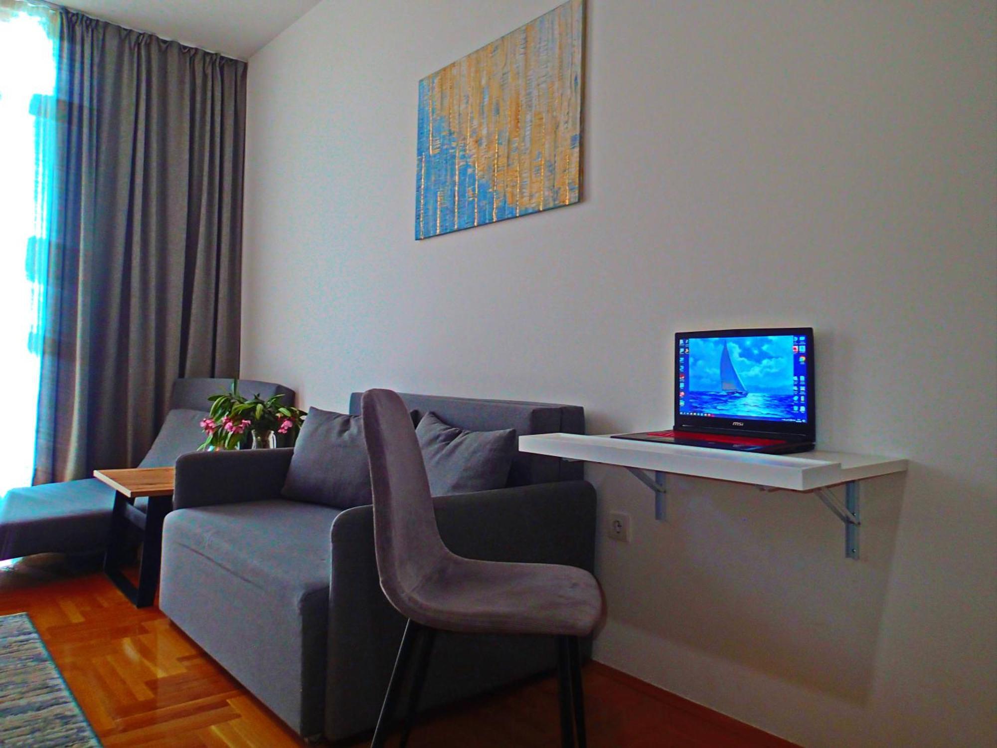 Apartment Sova Tivat Exteriör bild