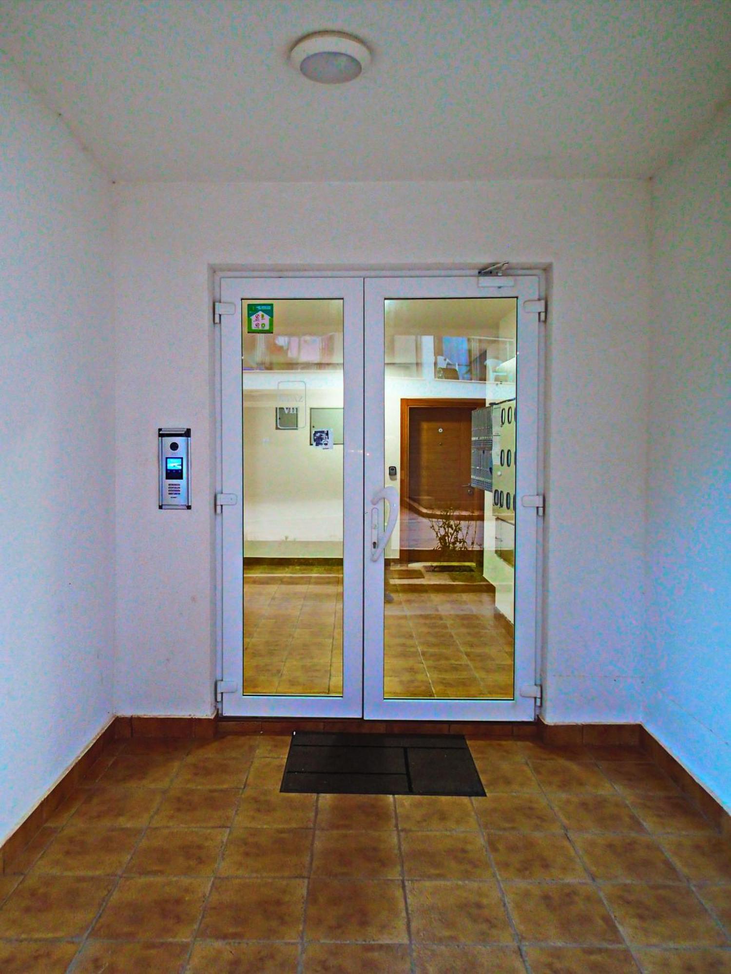 Apartment Sova Tivat Exteriör bild
